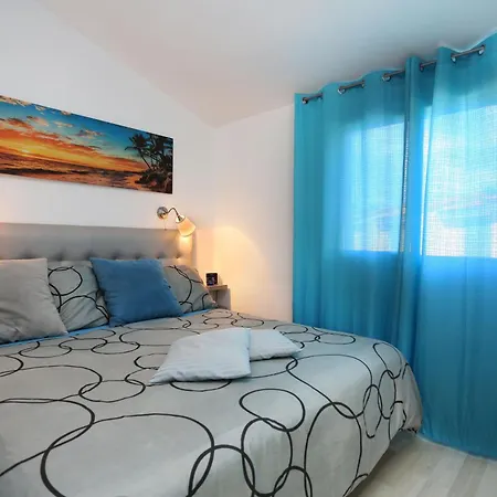 Garden House Apartment *