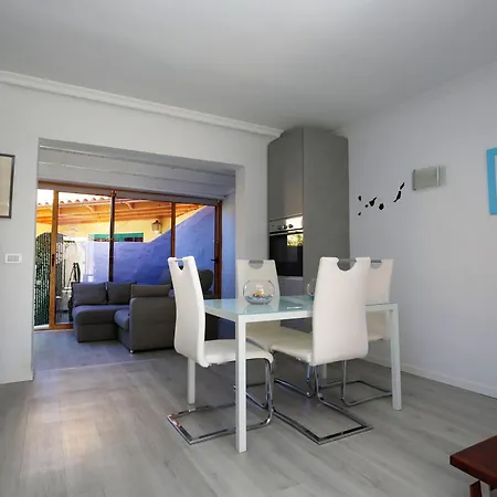 Garden House Apartment *